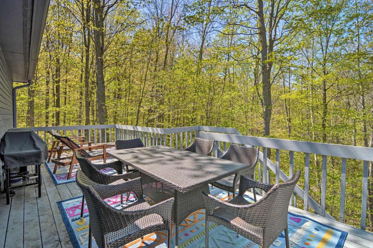 Resort-Style Harbor Springs Home With 2 Decks! Zewnętrze zdjęcie
