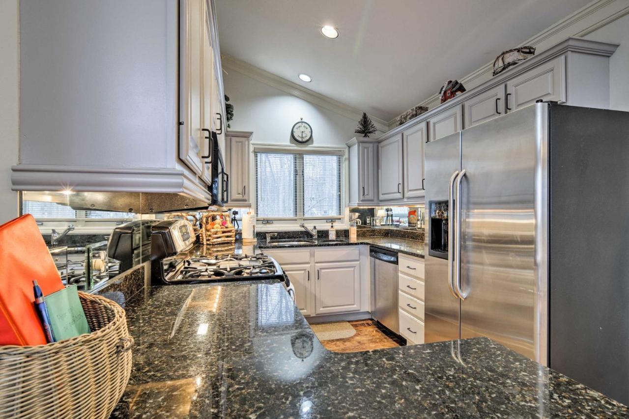 Resort-Style Harbor Springs Home With 2 Decks! Zewnętrze zdjęcie